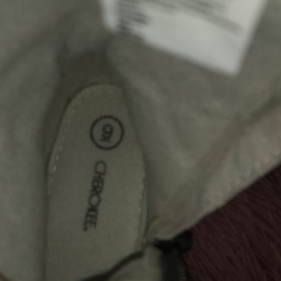 Boots - Picture 4 of 5